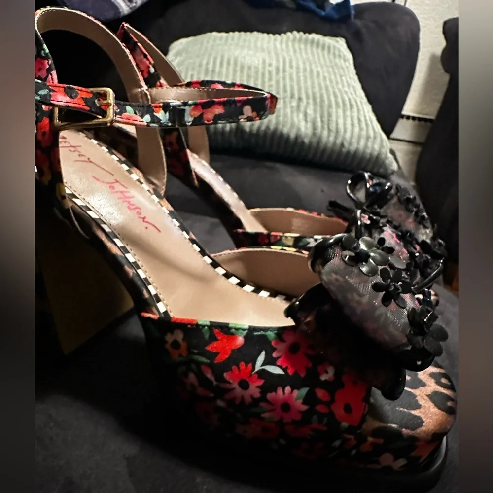 Betsey Johnson Lilie Heels - Picture 5 of 8
